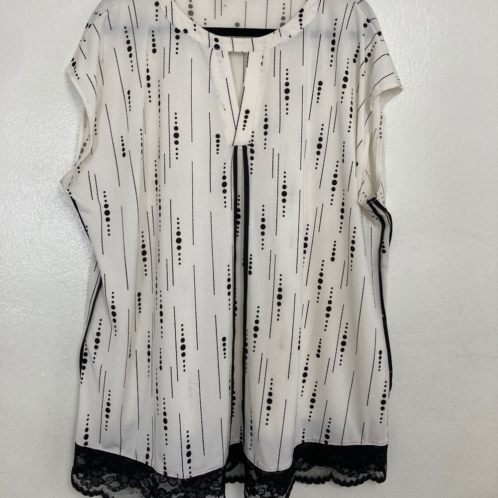 Chic Black & White Printed Blouse w/ Lace Trim
